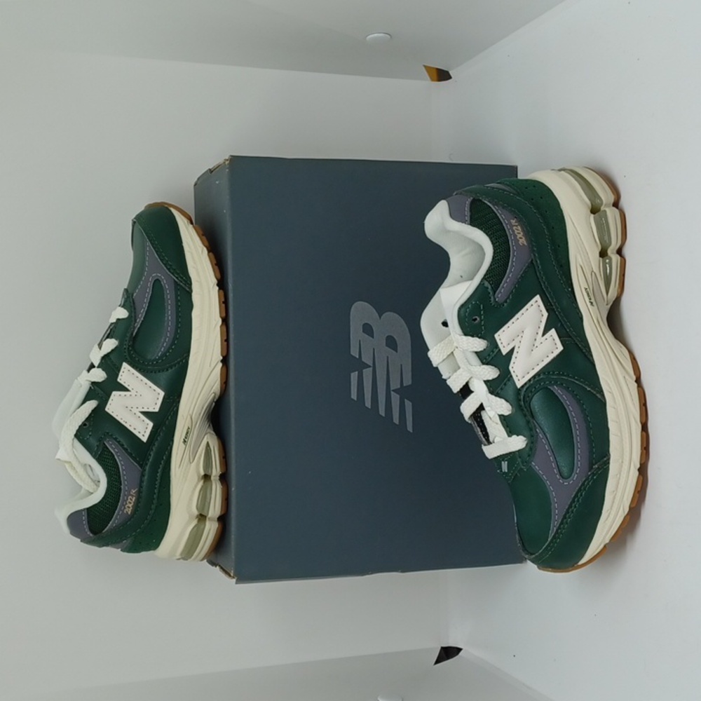 NWB New Balance Kids 2002 Green Beige Shoes Sz 13